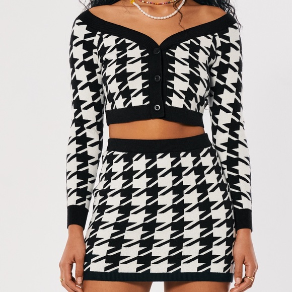 Social Tourist Knit Set - Picture 2 of 9